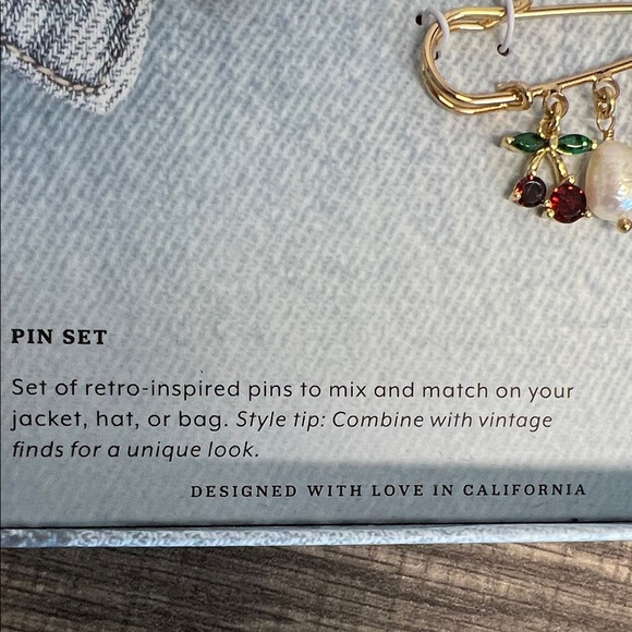 Luna Norte | Vintage-Retro Inspired Brooch Collection - Picture 6 of 8